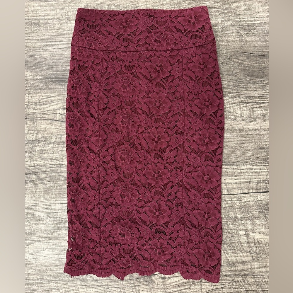 EXPRESS - Deep maroon lace skirt. Size 00. Business Wear.